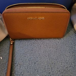 MICHAEL KORS BROWN WRISTLET WALLET